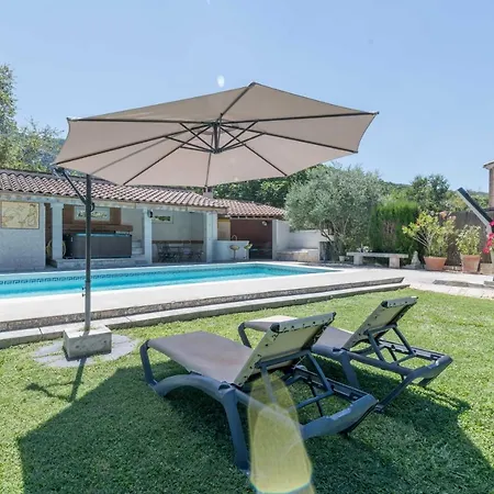 Villa Luxueuse A + Jacuzzi Oppede